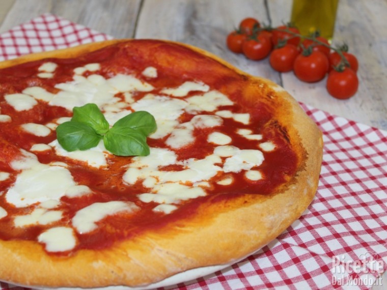 Ricetta Pizza al Pomodoro