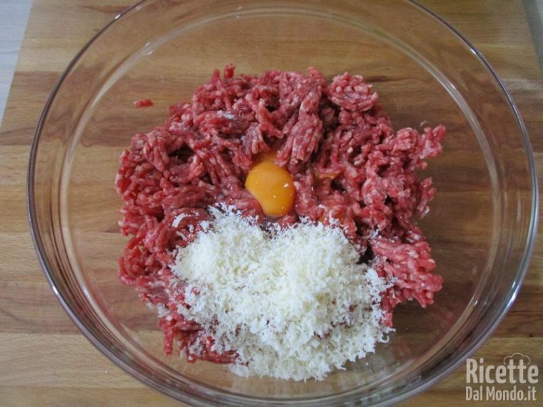 Riunire gli ingredienti in una terrina