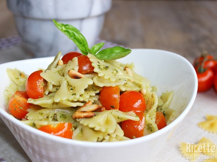 Ricetta pasta al pesto con pomodorini