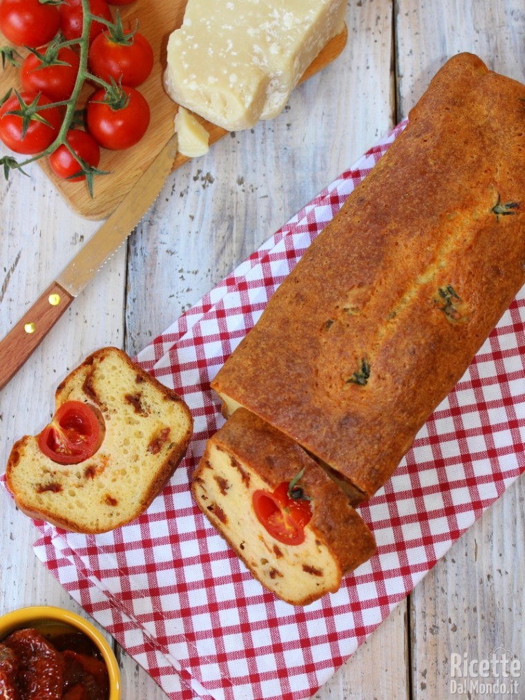 Come fare il plumcake salato con pomodori secchi