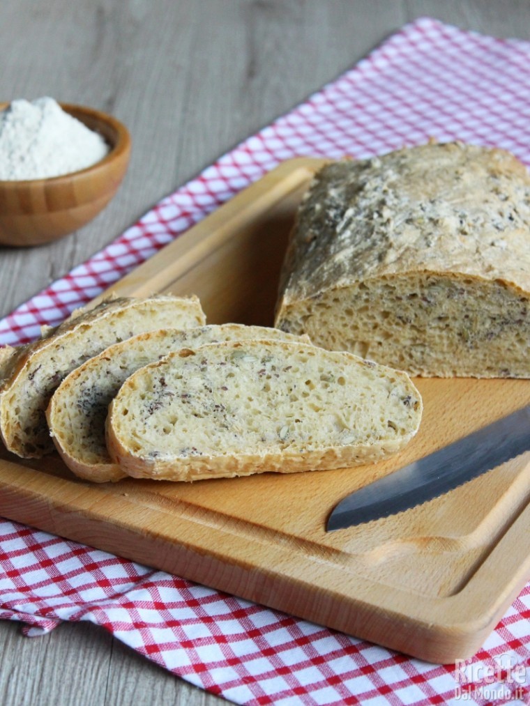 Come fare il pane rustico ai semi