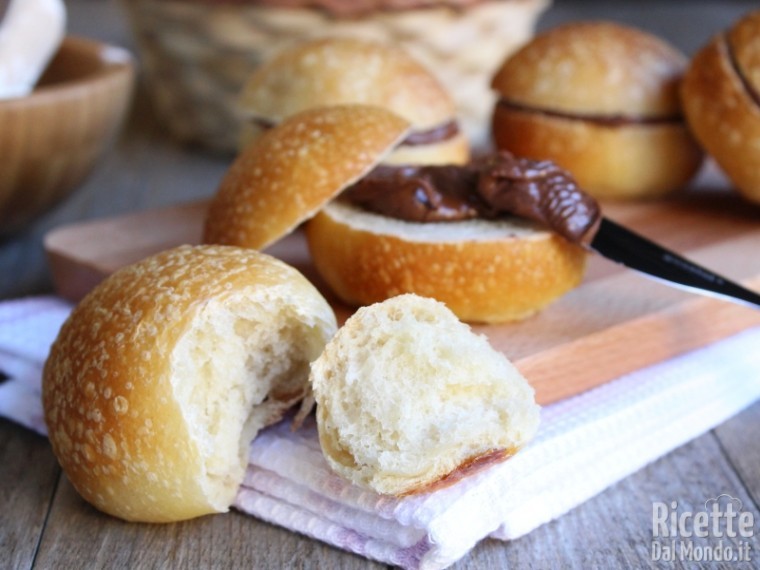 Ricetta panini al latte con lievito madre