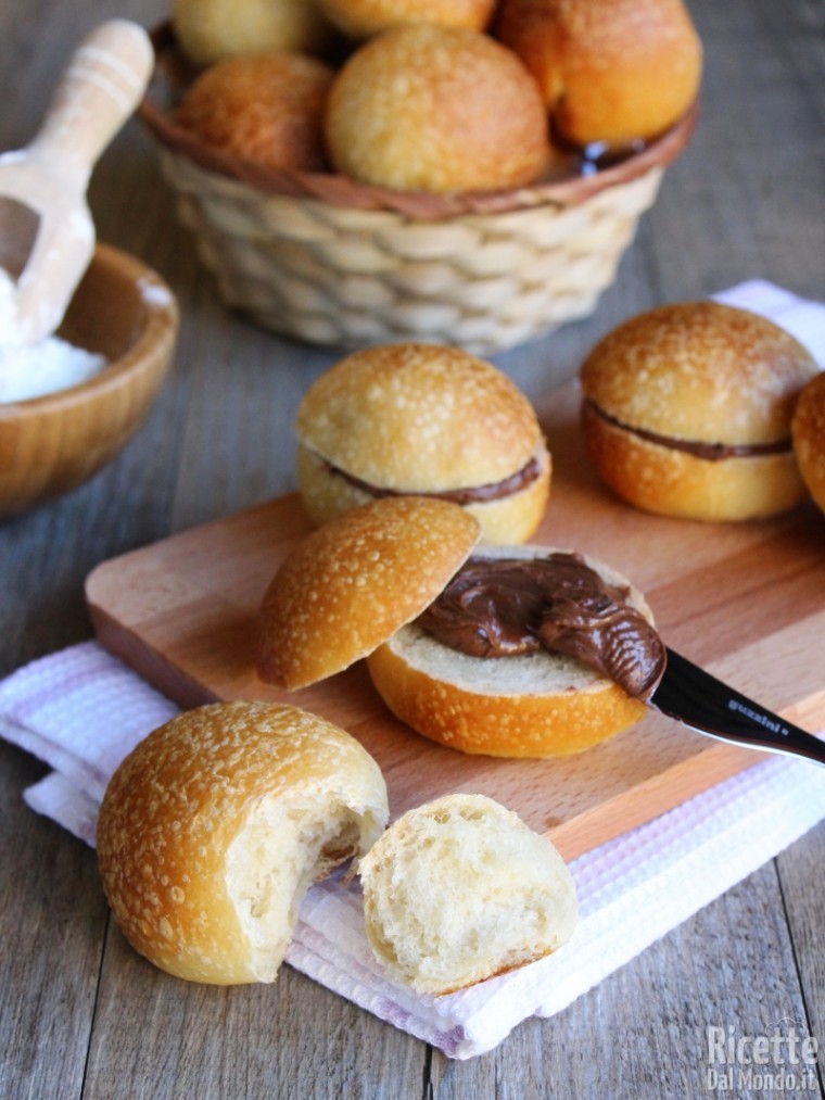 Come fare i panini al latte con lievito madre