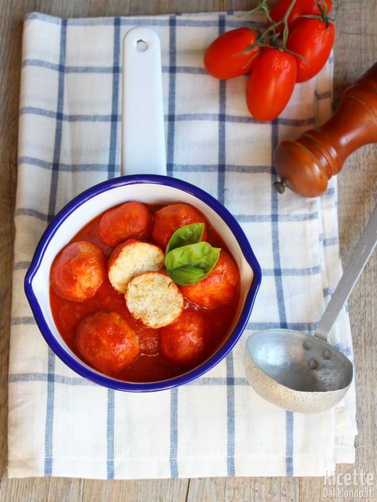 Come fare le polpette di ricotta al sugo