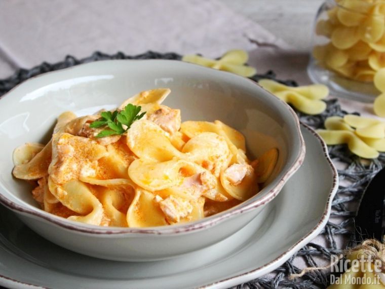 Ricetta pasta al salmone fresco