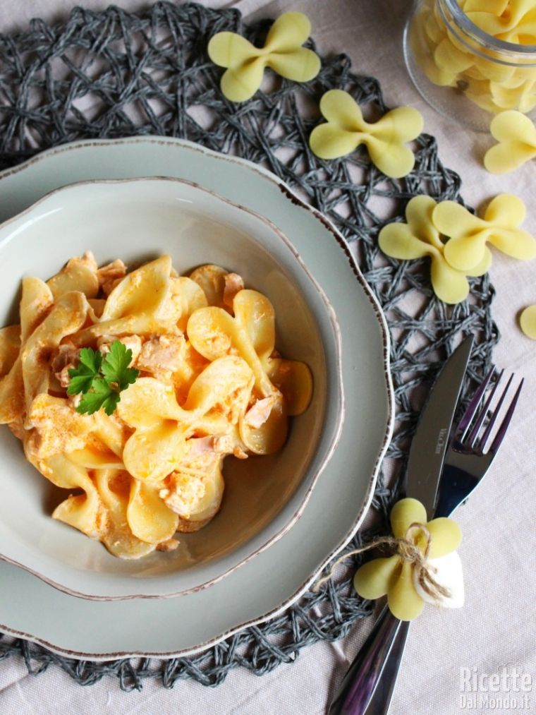 Come fare la pasta al salmone fresco