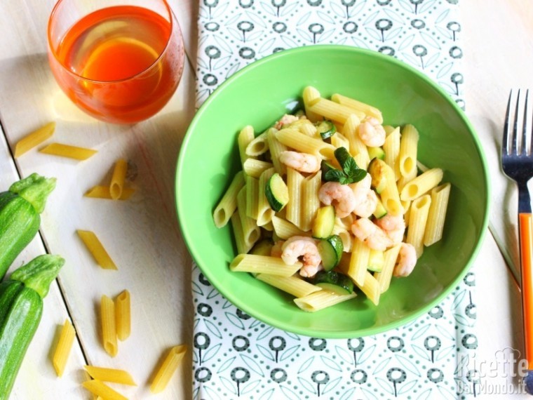 Ricetta pasta ai cereali con zucchine e gamberetti