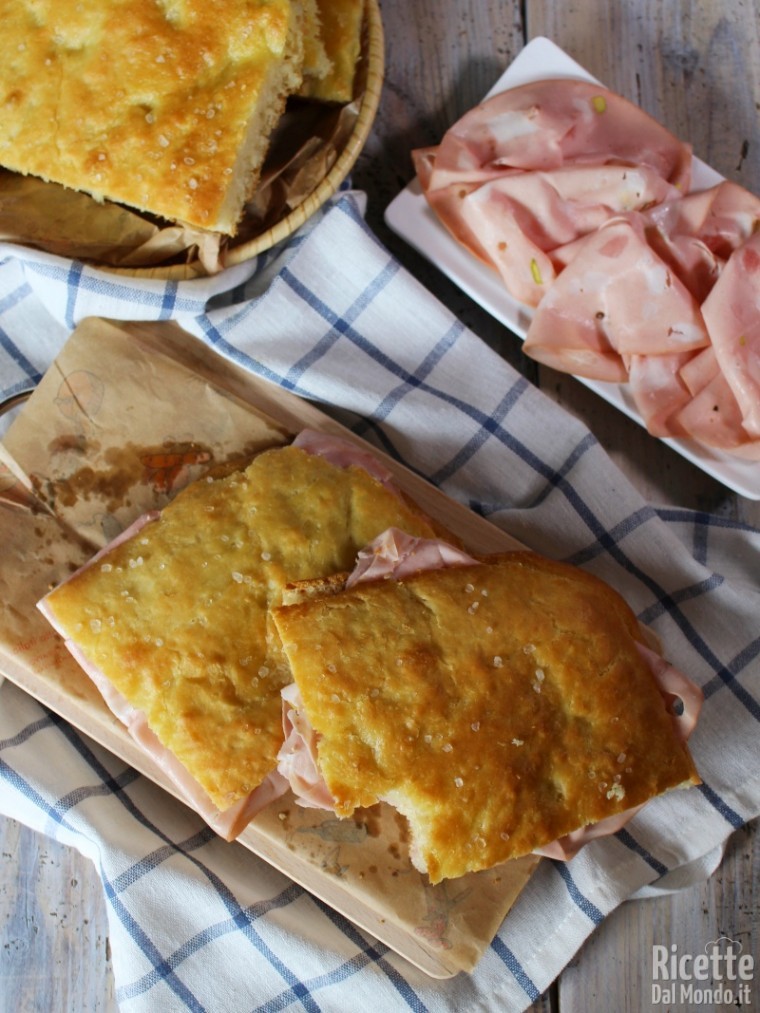 Pizza e mortazza, street food