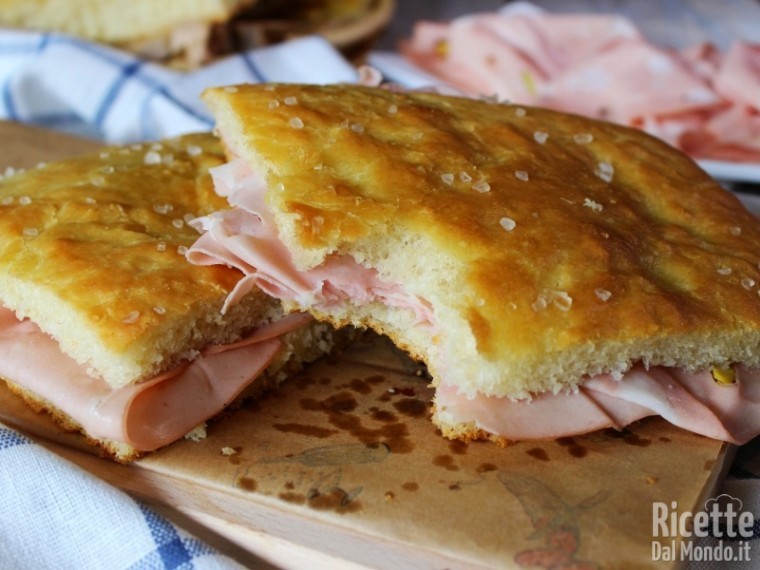 Ricetta pizza e mortazza