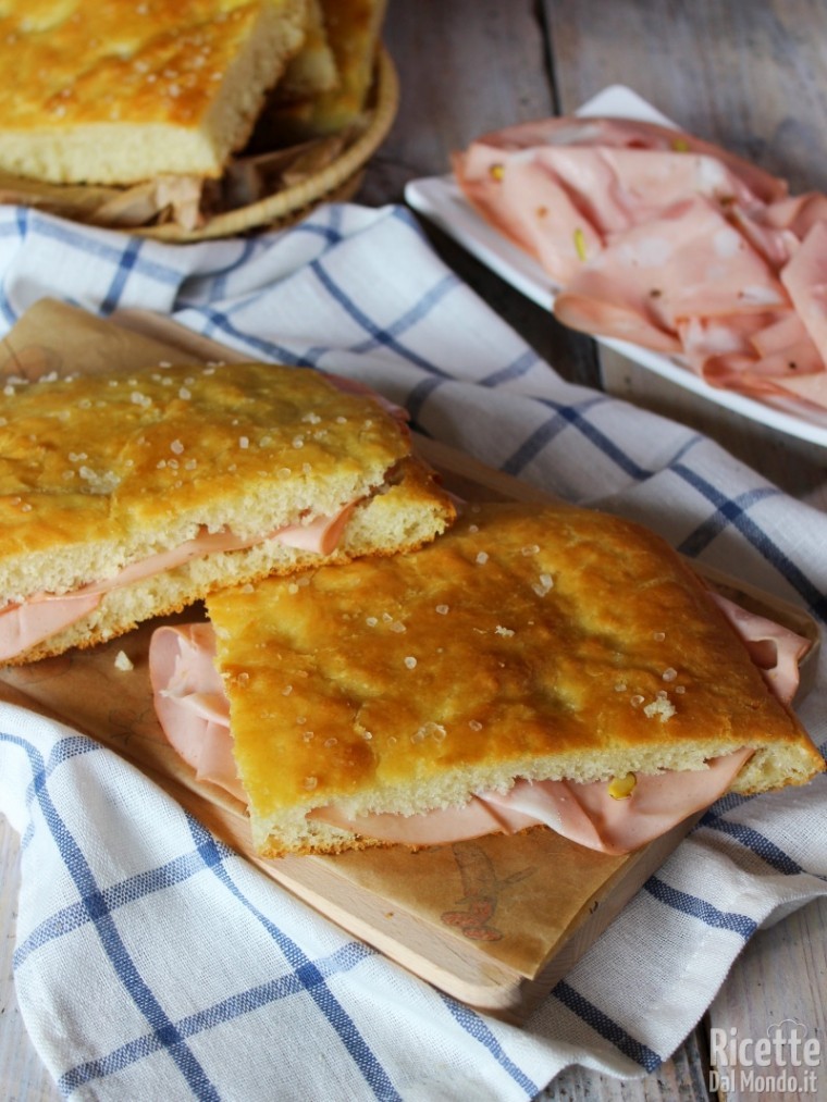 Come fare la pizza e mortazza
