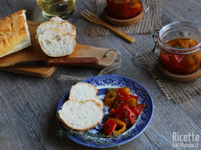 Peperoni in agrodolce fatti in casa | RicetteDalMondo.it