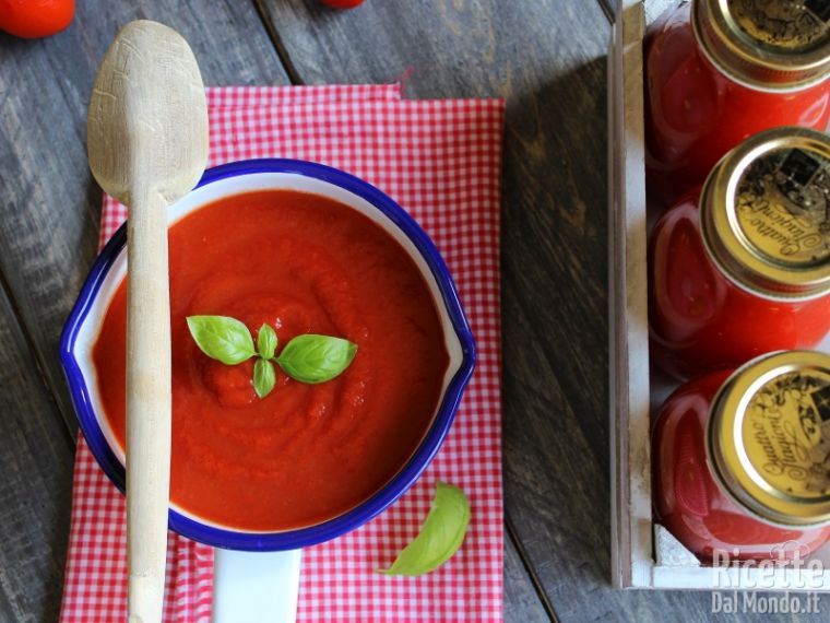 Passata di pomodoro fatta in casa