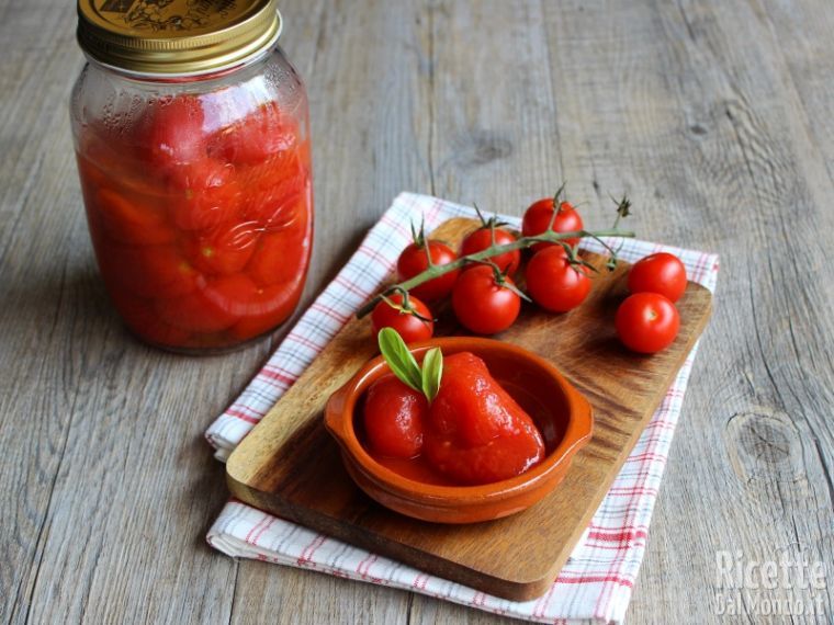 Pomodori pelati fatti in casa