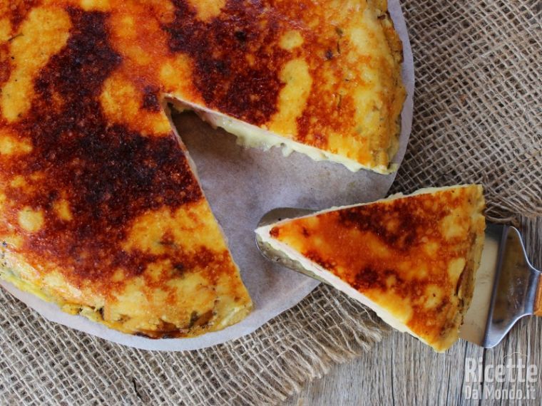 Servire la Pizza di patate in padella facile