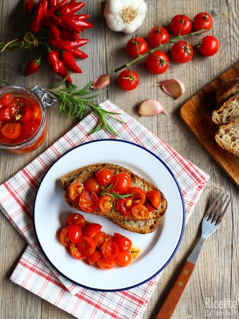 Pomodorini marinati ricetta semplice