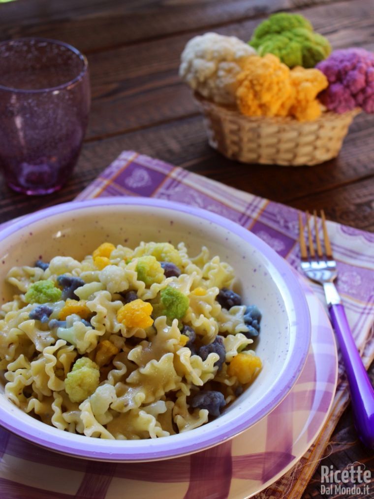 Come fare la Pasta e cavolfiore colorato