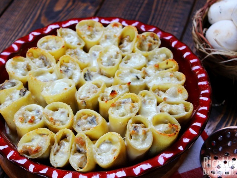 Ricetta Paccheri ripieni di funghi e salsiccia