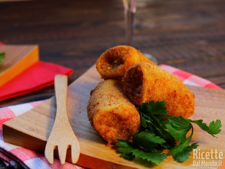 Ricetta Paccheri fritti ripieni di calamari e patate