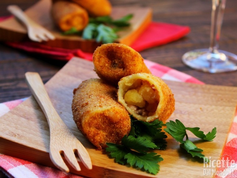 Come fare i Paccheri fritti ripieni di calamari e patate