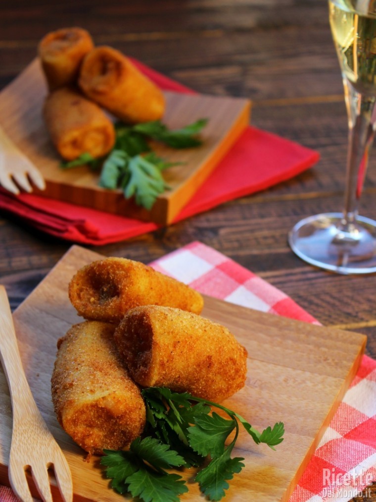 Paccheri fritti ripieni di calamari e patate di Natale