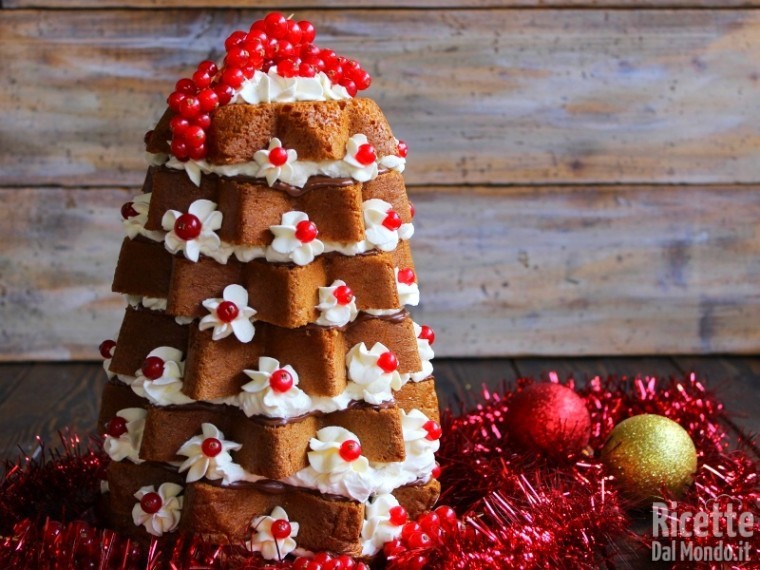 Pandoro Albero Di Natale.Pandoro Farcito Con Nutella E Mascarpone Ricettedalmondo