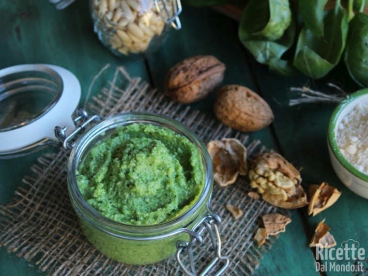 Pesto di broccoli con broccolo romano