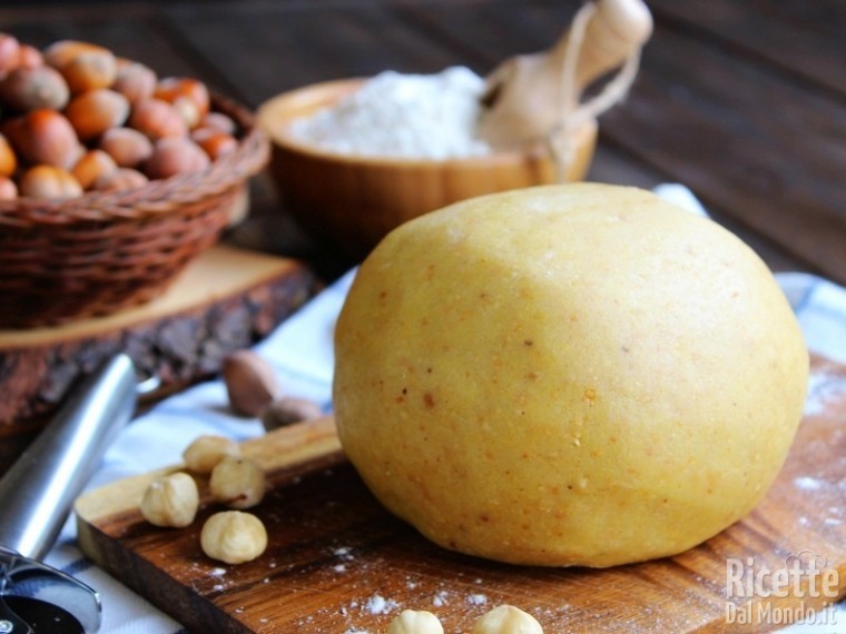 Pasta frolla alle nocciole dolce e friabile