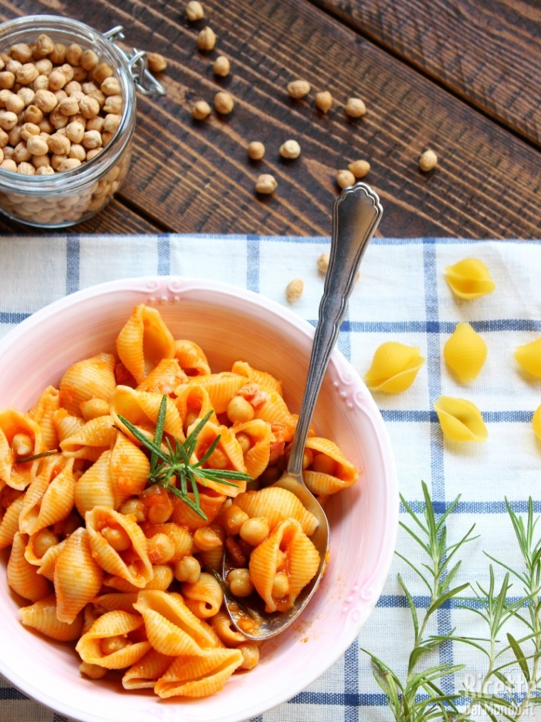 Pasta e ceci ricca e gustosa