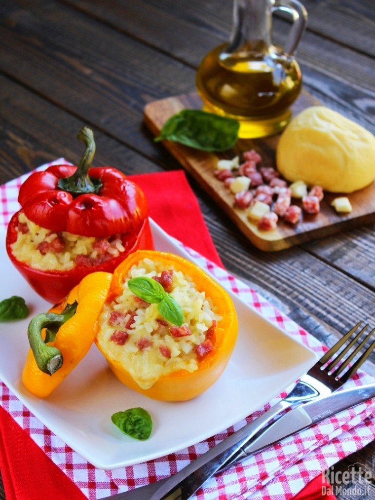 Peperoni ripieni di riso al forno