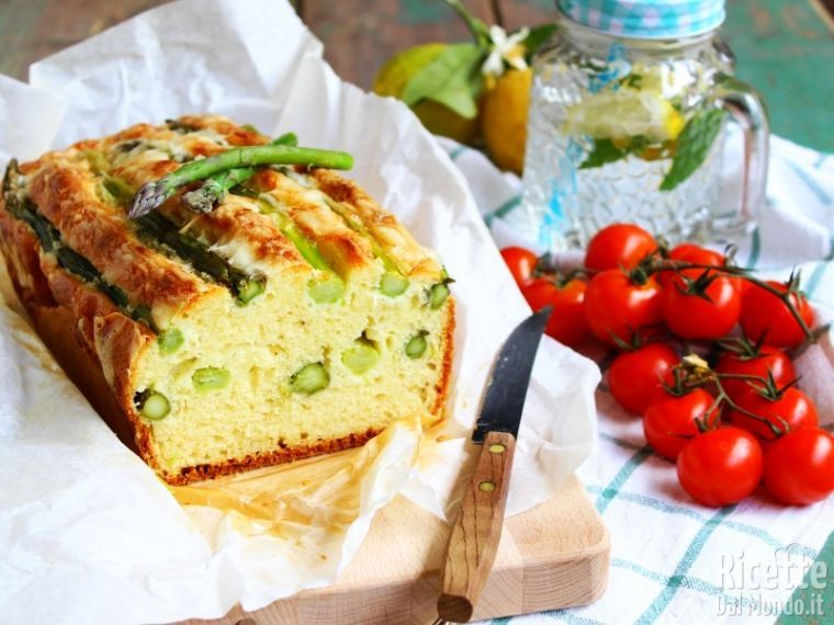 Plumcake salato con asparagi e asiago