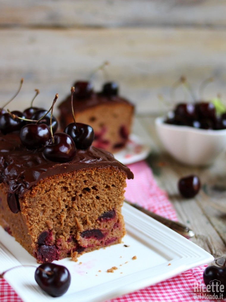 Ricetta semplice del plumcake di ciliegie e cioccolato