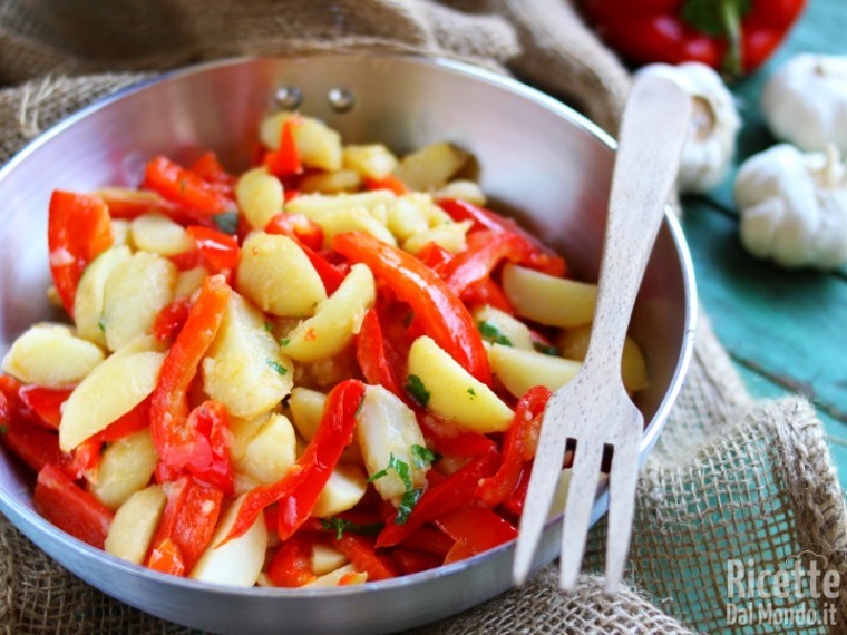 Come fare i peperoni e patate in padella