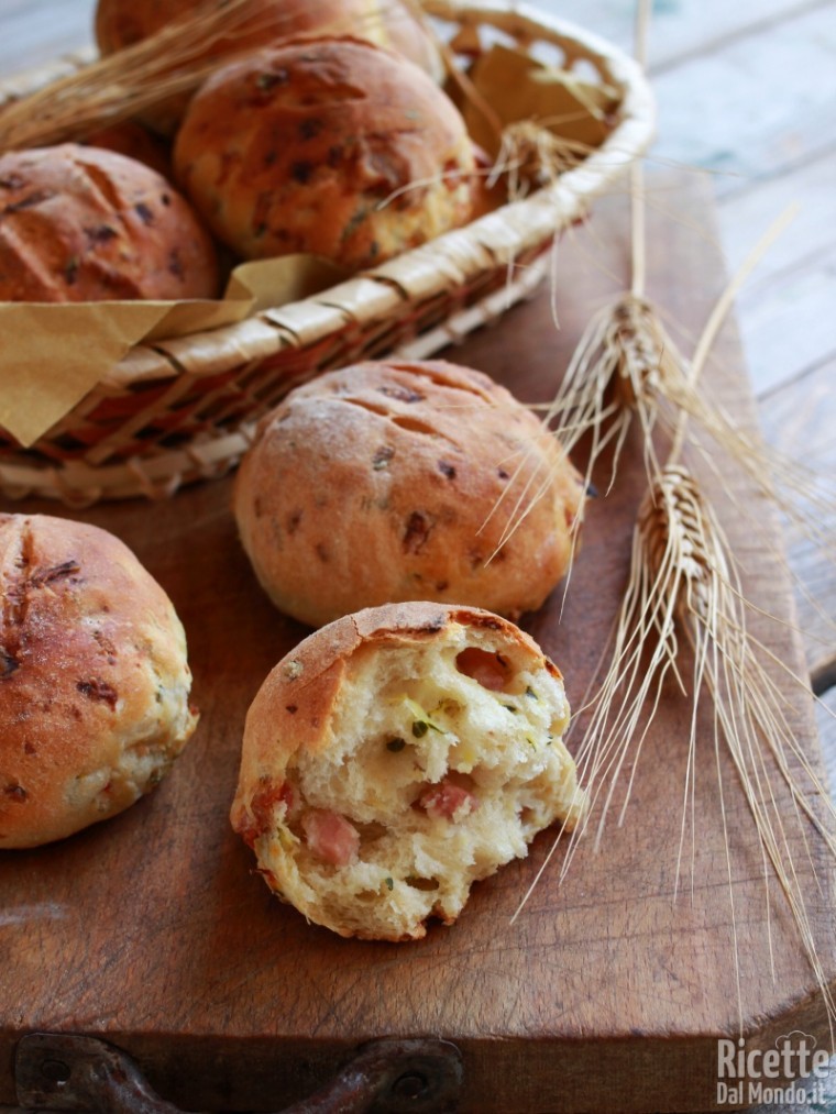 Gustosi panini con zucchine e bacon