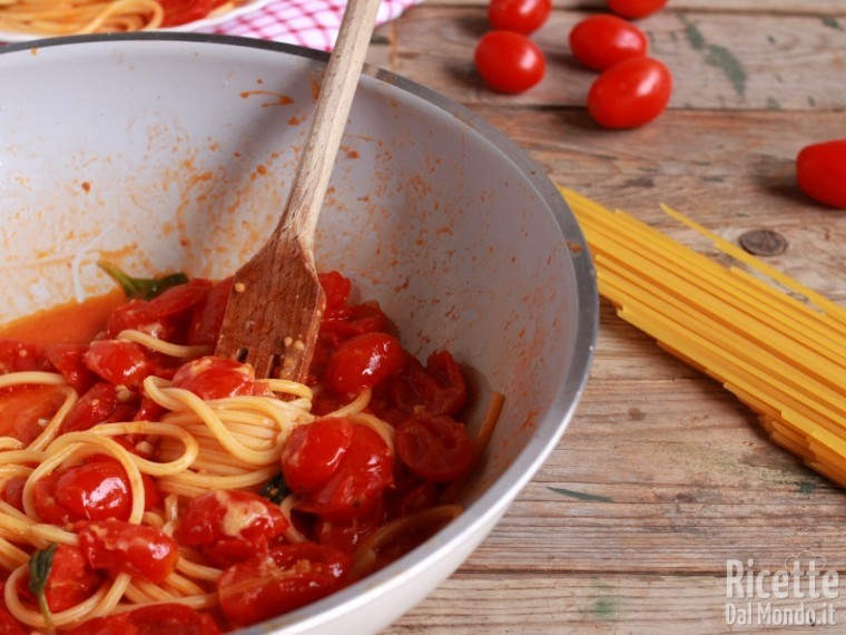 Pasta allo scarpariello napoletana