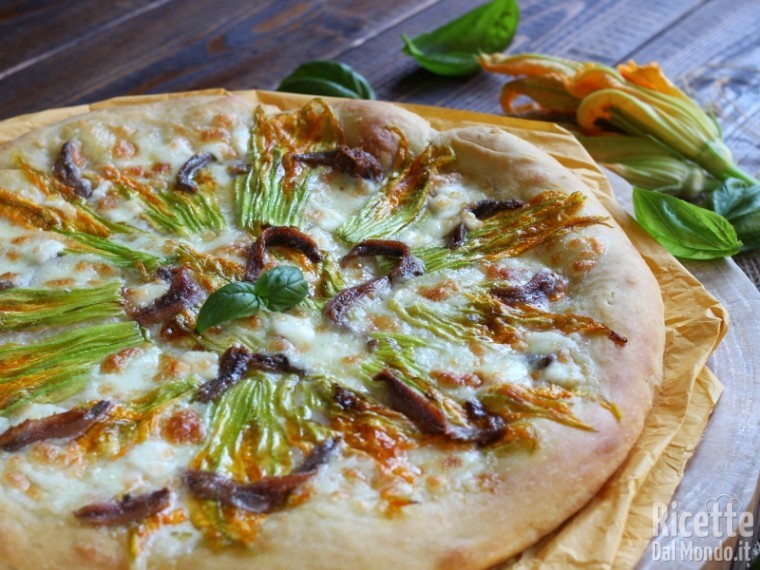 Pizza Con Fiori Di Zucca E Alici Ricettedalmondo It