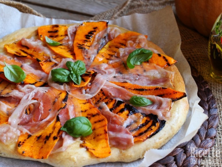Semplice pizza zucca e pancetta