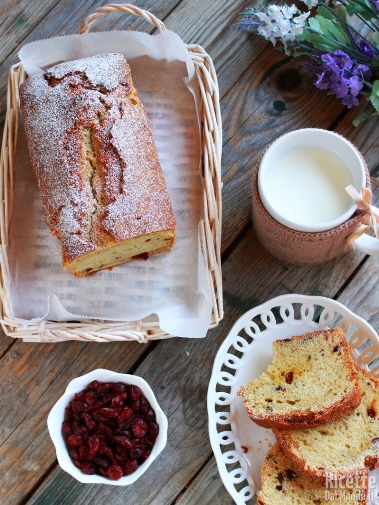 Pane dolce ai frutti di bosco secchi semplice e veloce
