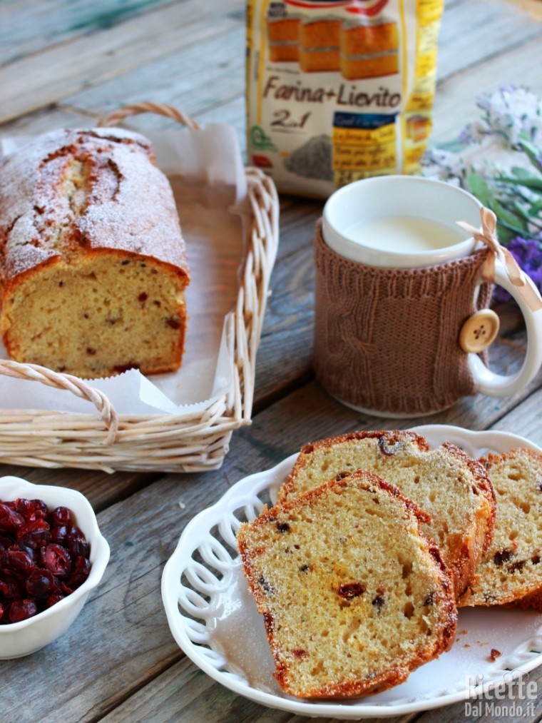 Pane dolce ai frutti di bosco secchi