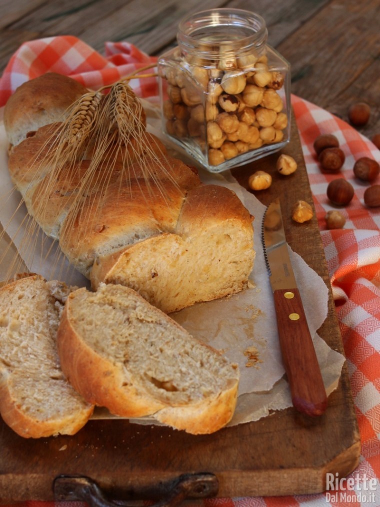 Come fare il pane alle nocciole