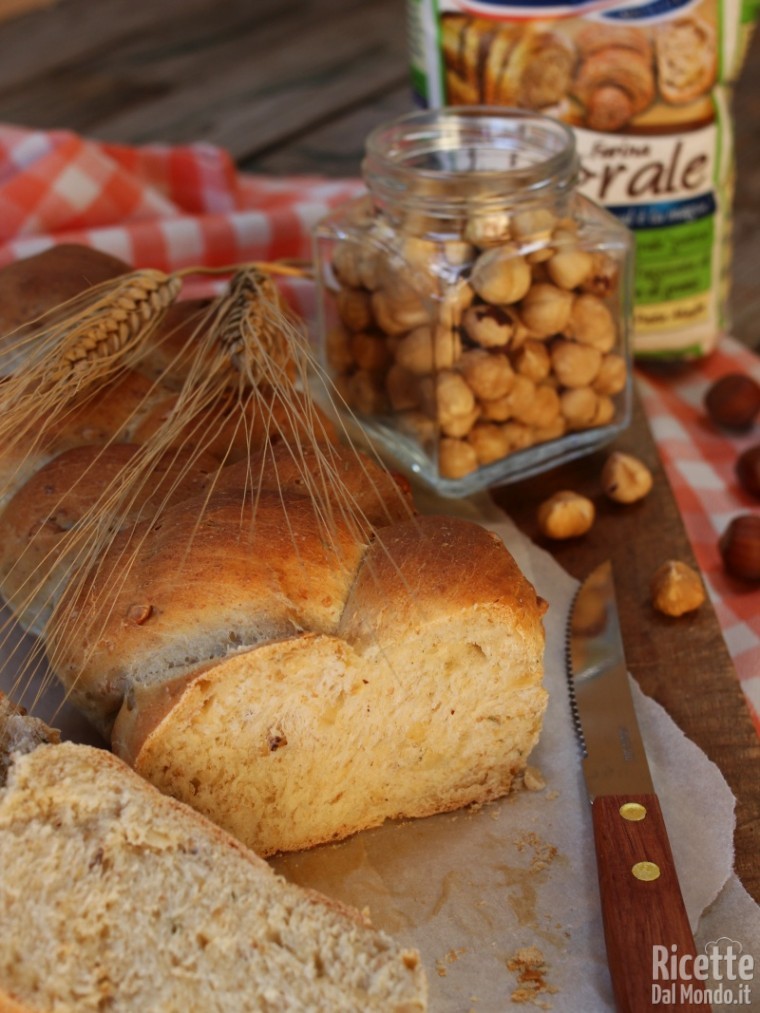 Pane alle nocciole fatto in casa