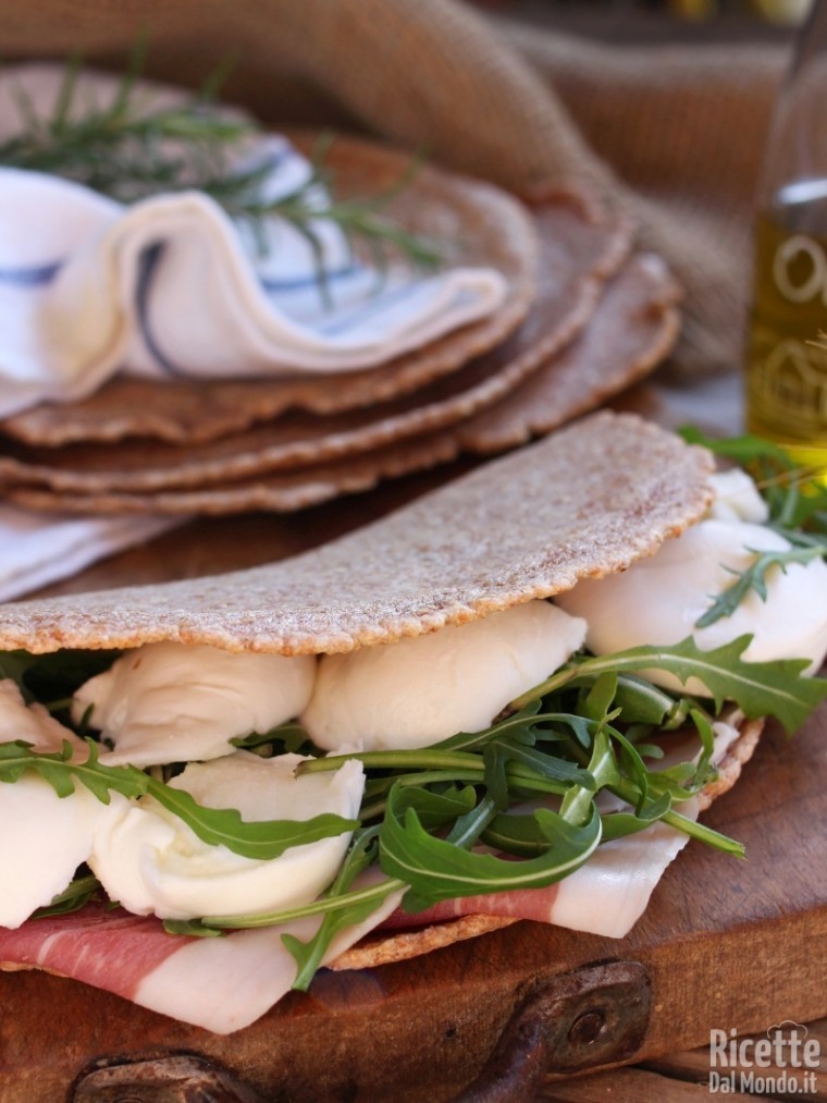 Semplice piadina integrale