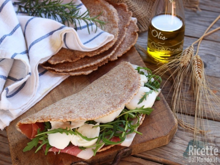 Piadina Integrale All olio D oliva RicetteDalMondo it Piadina Integrale All olio D oliva RicetteDalMondo it