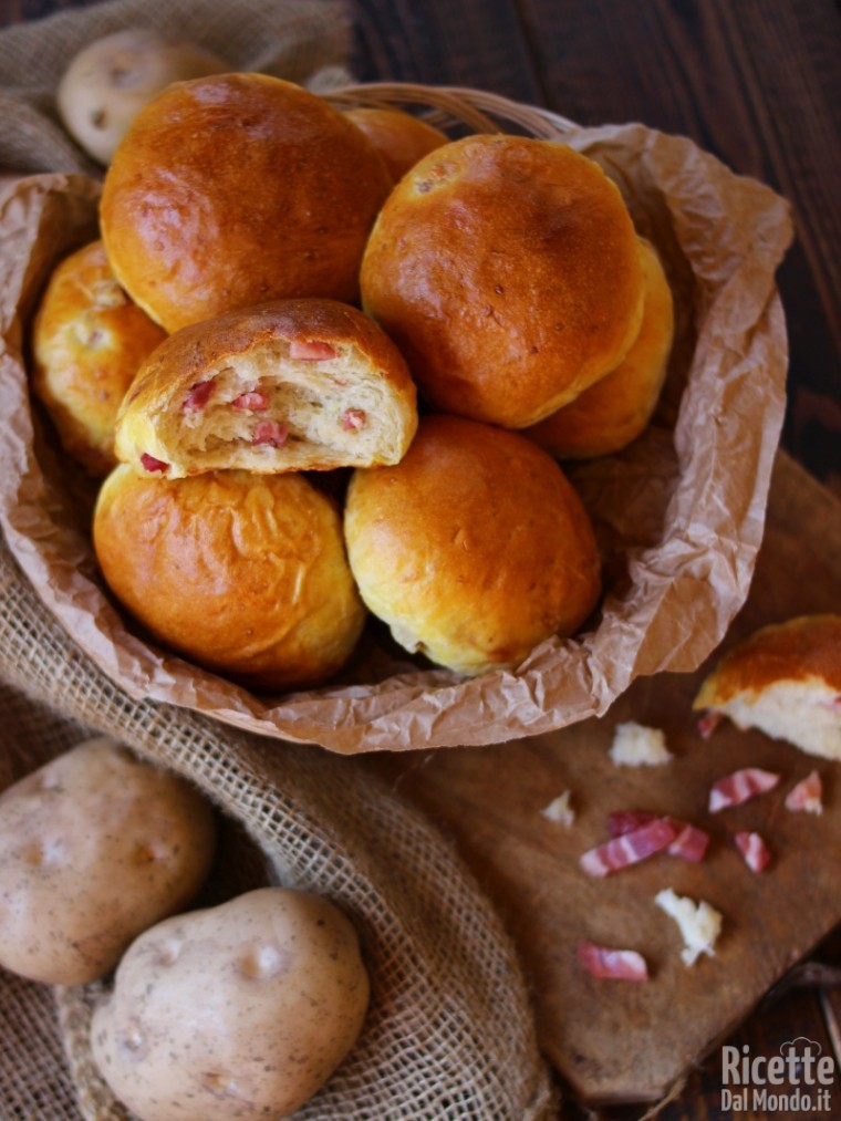 Come fare i panini soffici formaggio e bacon