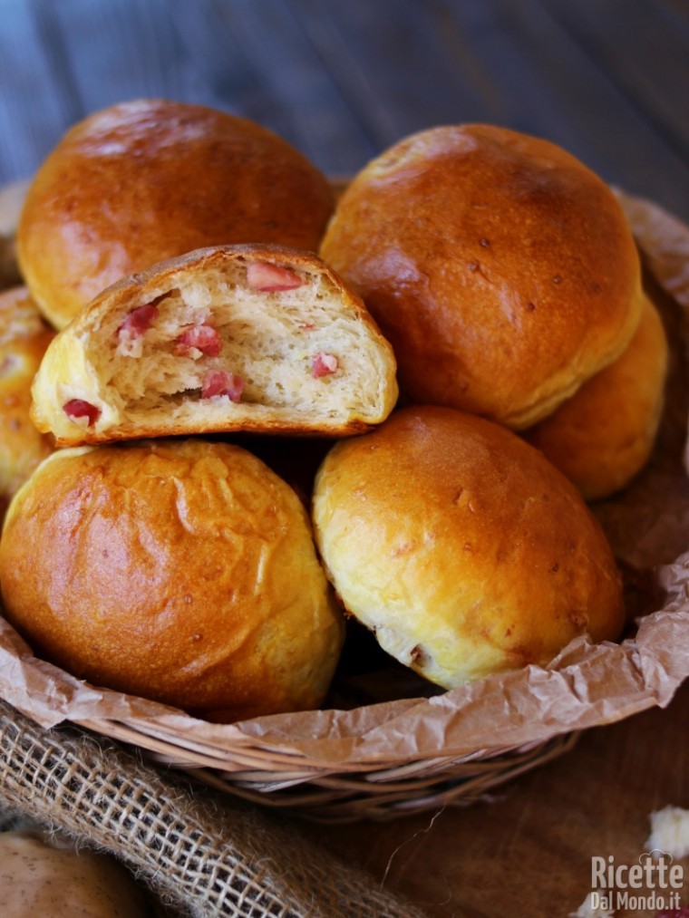 Morbidi panini soffici formaggio e bacon