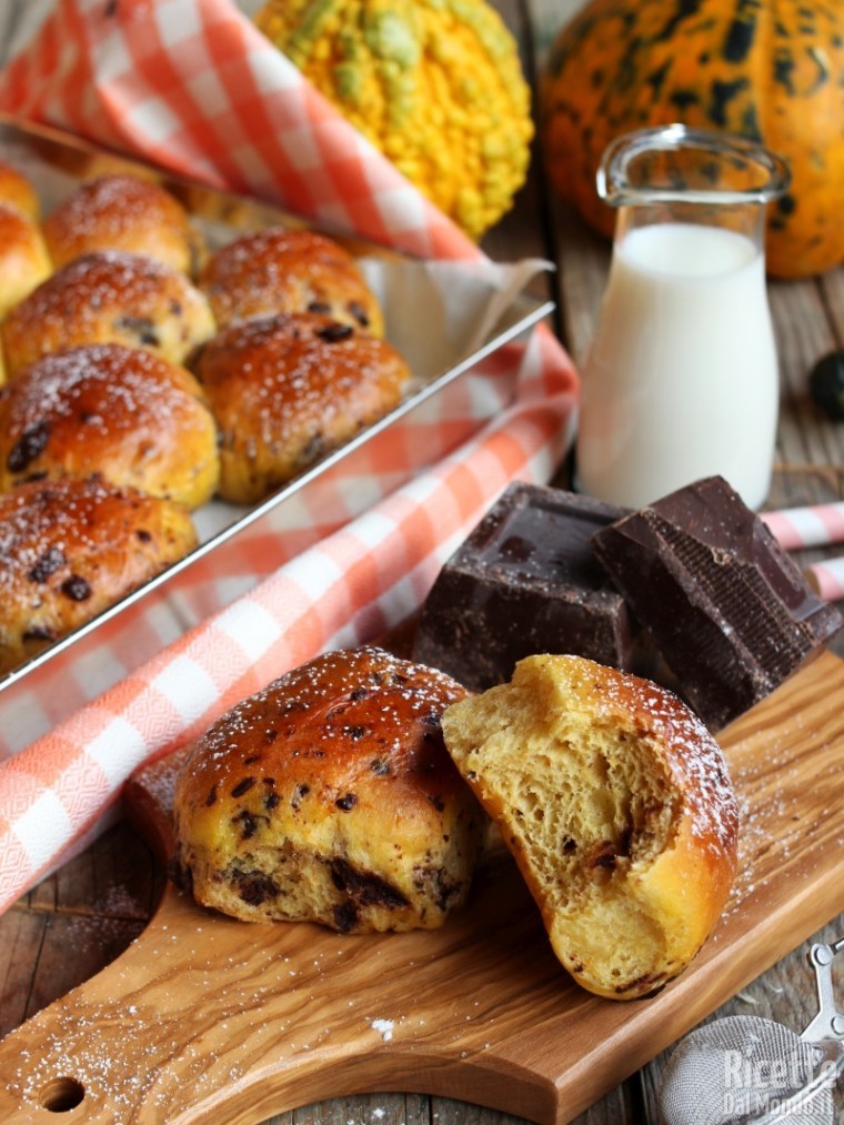 Come fare i panini dolci di zucca e cioccolato