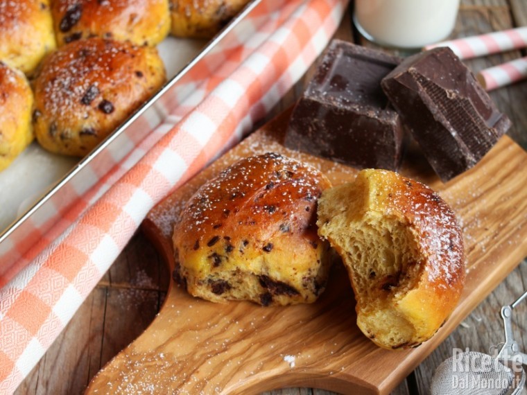 Soffici panini dolci di zucca e cioccolato