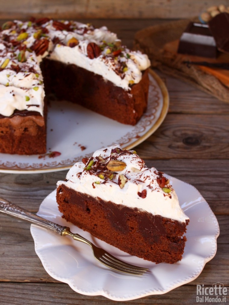 Torta cui buchi al cioccolato