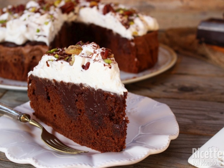 Semplice poke cake al cioccolato