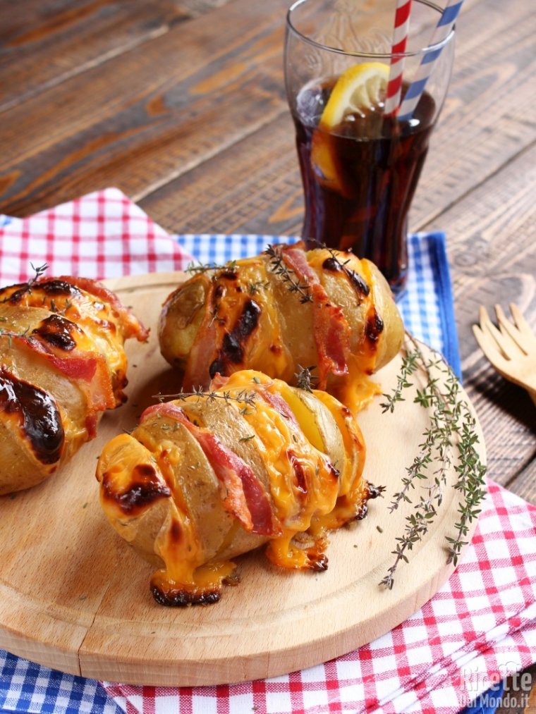 Come fare le patate farcite con cheddar e bacon