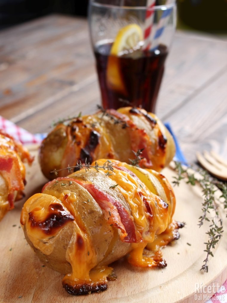 Semplici patate con bacon e cheddar